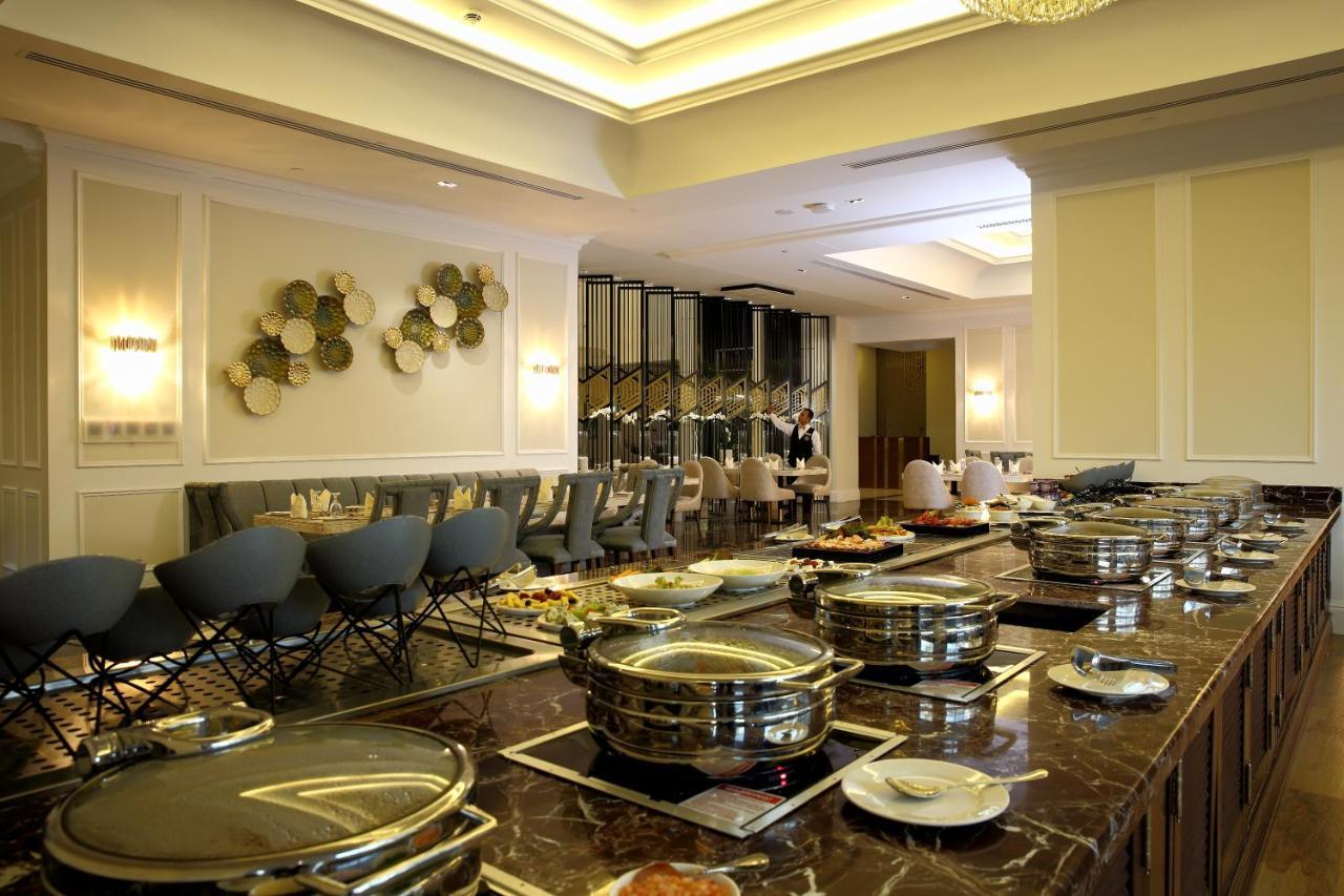 Vittori Palace Hotel And Residences Riyadh Exterior photo The buffet at the lounge