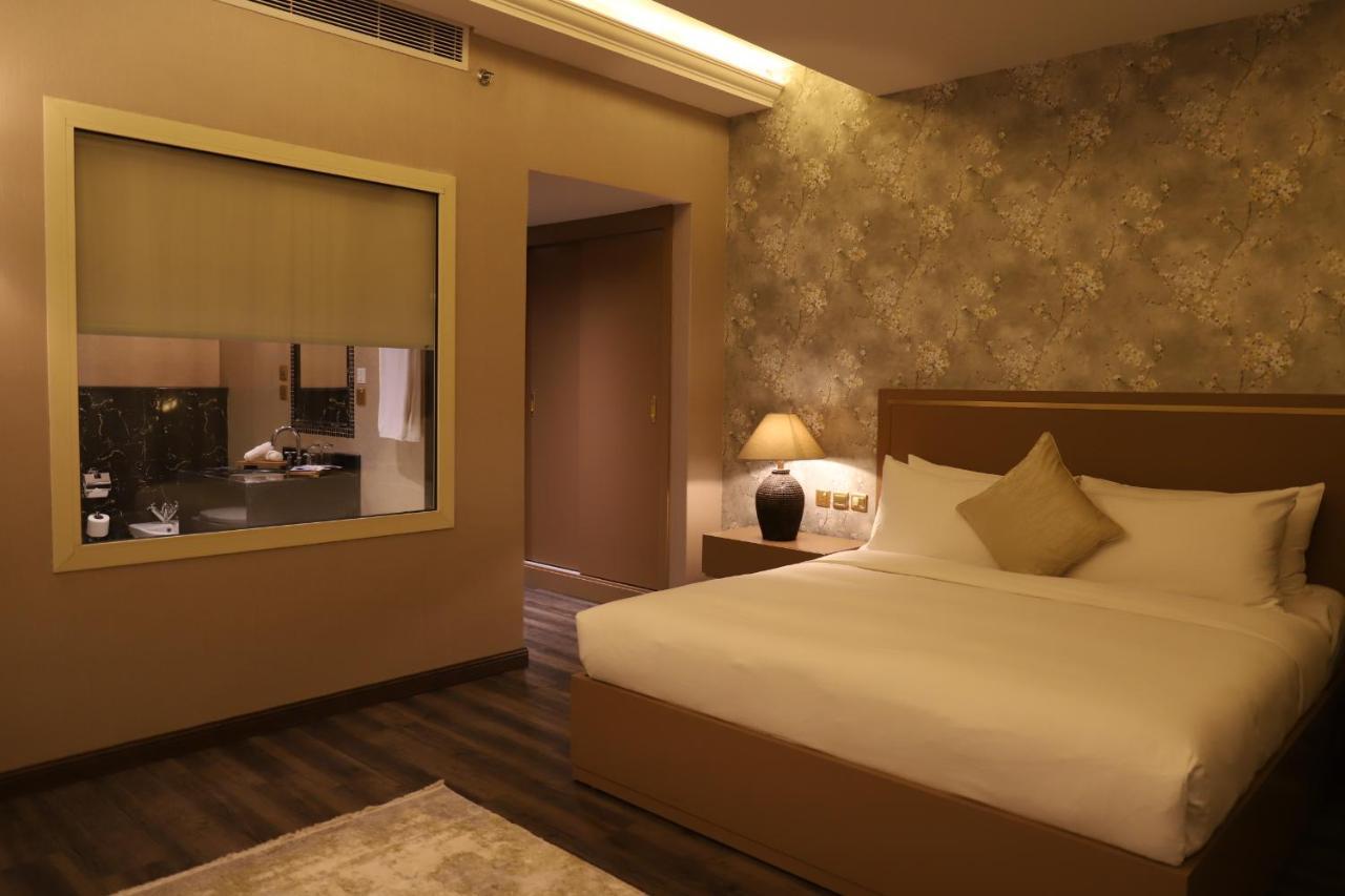 Vittori Palace Hotel And Residences Riyadh Exterior photo A bedroom at the hotel